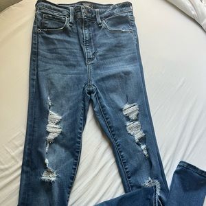 Abercrombie & Fitch Ripped Skinny Jeans